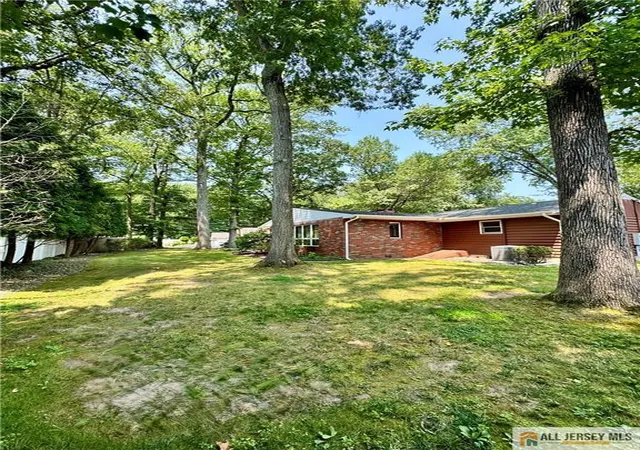 Photo 4 of Single family home for sale at 422 Franklin Rd, North Brunswick, NJ 08902 | MLS# 2660256M | Listing updated on 2025-11-15