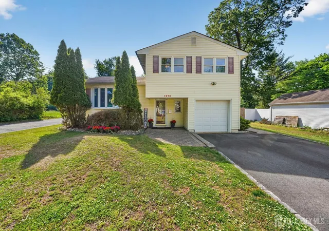 Photo 1 of Single family home for sale at 1075 Sherman Ave, South Plainfield, NJ 07080 | MLS# 2616273R | Listing updated on 2026-06-03