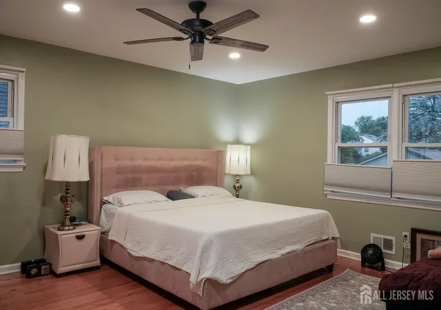 Photo 3 of Single family home for sale at 150 Farragut Ave, Middlesex, NJ 08846 | MLS# 2702303R | Listing updated on 2026-09-23
