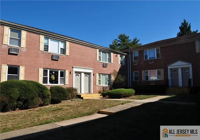 Photo 3 of House for sale at 21 York Dr #2B, Edison, NJ 08817 | MLS# 2560963M | Listing updated on 2025-02-16