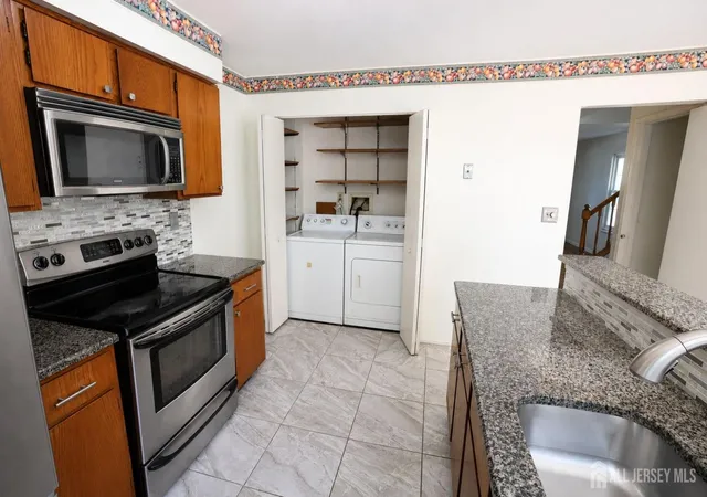 37th image of 20 Delikat Ln, Sayreville, NJ 08872 | MLS# 2703213R