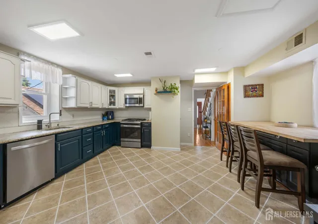5th image of 4 Jeanette St, Carteret, NJ 07008 | MLS# 2701285R
