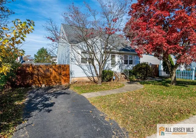 Photo 2 of Single family home for sale at 13 Putnam Ave, Edison, NJ 08817 | MLS# 2660793M | Listing updated on 2025-11-17