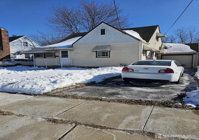 Single family home for sale at 1924 Caroline Ave, Linden, NJ 07036 | MLS# 2610619R