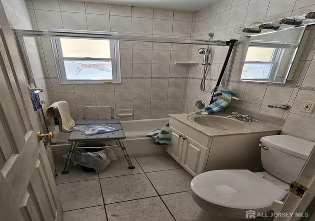 Photo 4 of Single family home for sale at 1924 Caroline Ave, Linden, NJ 07036 | MLS# 2610619R | Listing updated on 2026-09-19