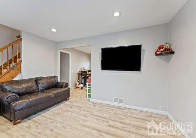 Photo 3 of Single family home for sale at 14 Seymour Ave, Woodbridge, NJ 07095 | MLS# 2208878R | Listing updated on 2023-09-12