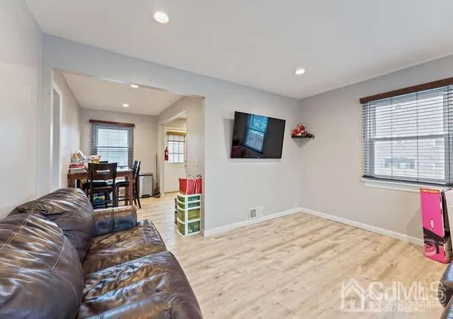 Photo 4 of Single family home for sale at 14 Seymour Ave, Woodbridge, NJ 07095 | MLS# 2208878R | Listing updated on 2023-09-12