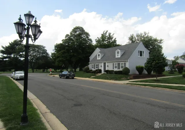 2nd image of 71 Rossmoor Dr, Monroe Township, NJ 08831