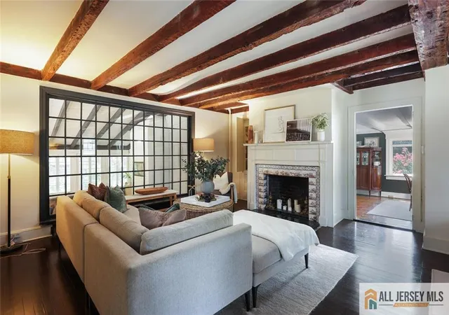Photo 4 of Single family home for sale at 891 Main St, Fords, NJ 08863 | MLS# 2660511M | Listing updated on 2026-02-19