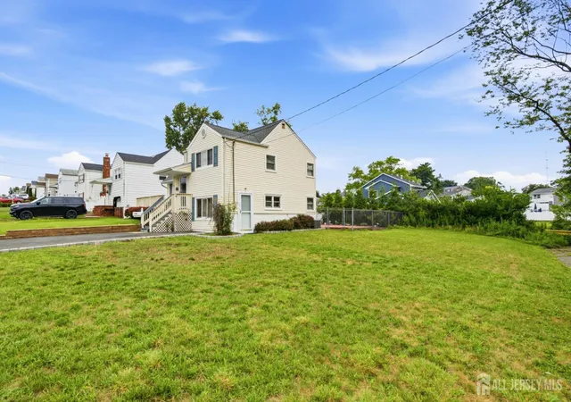 3rd image of 2 Carter Pl, Parlin, NJ 08859 | MLS# 2701805R