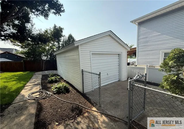 Photo 3 of Single family home for sale at 5 David St, South River, NJ 08882 | MLS# 2660837M | Listing updated on 2025-12-05