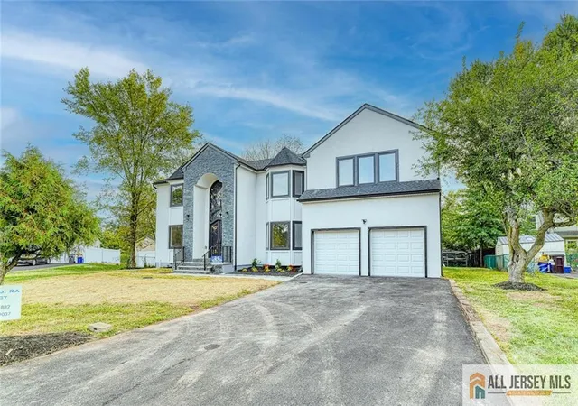 Photo 3 of Single family home for sale at 6 Jennifer Ct, Piscataway, NJ 08854 | MLS# 2561042M | Listing updated on 2025-07-21