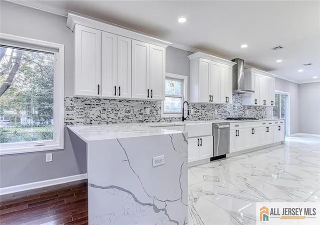 Photo 4 of Single family home for sale at 6 Jennifer Ct, Piscataway, NJ 08854 | MLS# 2561042M | Listing updated on 2025-07-21