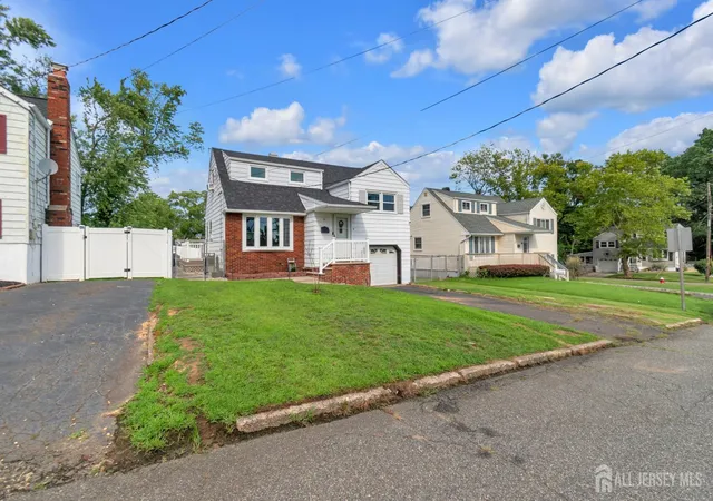 Photo 3 of Single family home for sale at 4 Carter Pl, Parlin, NJ 08859 | MLS# 2702494R | Listing updated on 2026-09-16