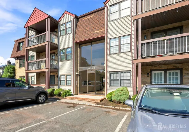 Listing Photo 2 - Condo for sale in building located at 209 Newport Ct, Fords, NJ 08863