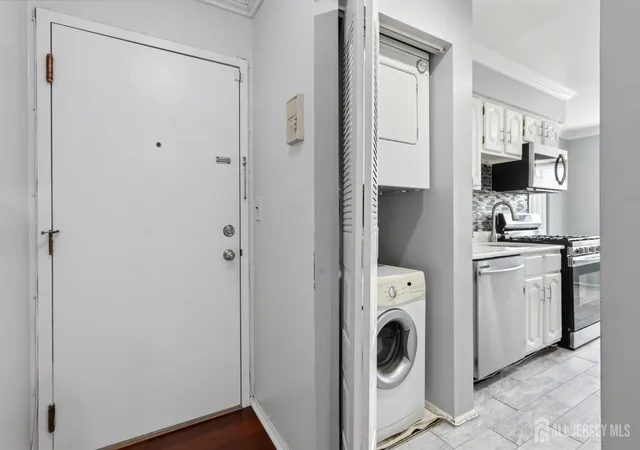 5th image of 209 Newport Ct, Fords, NJ 08863 | MLS# 2701598R