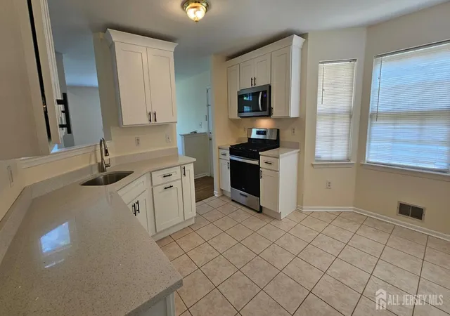 2nd image of 405 Cobblestone Ct, Monmouth Junction, NJ 08852 | MLS# 2702800R