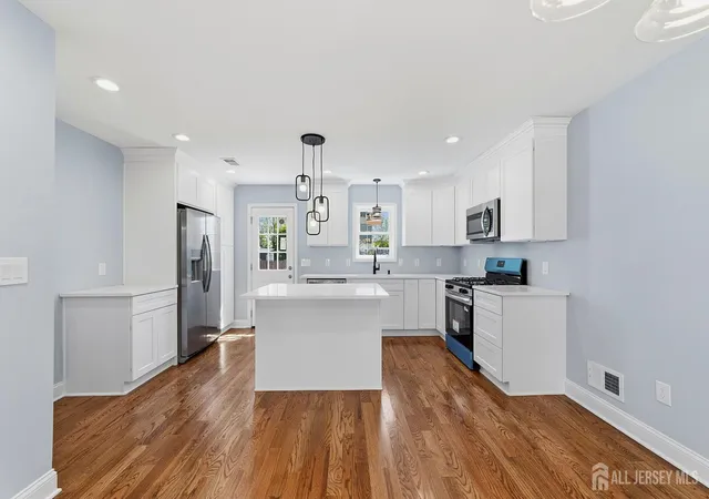 5th image of 270 Alpine Wy, South Amboy, NJ 08879 | MLS# 2701925R