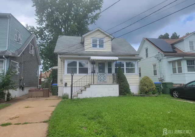 Photo 2 of Single family home for sale at 4 Vale St, Edison, NJ 08817 | MLS# 2703685R | Listing updated on 2026-09-16