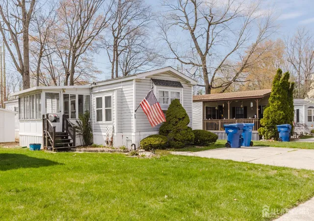 Homes for sale in North Brunswick, NJ | 37 Emerson Rd, North Brunswick, NJ 08902 | MLS# 2613974R
