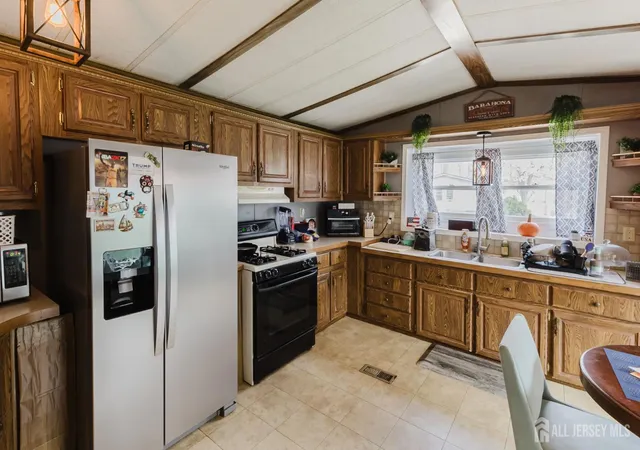 Homes for sale in North Brunswick, NJ | 37 Emerson Rd, North Brunswick, NJ 08902 | MLS# 2613974R
