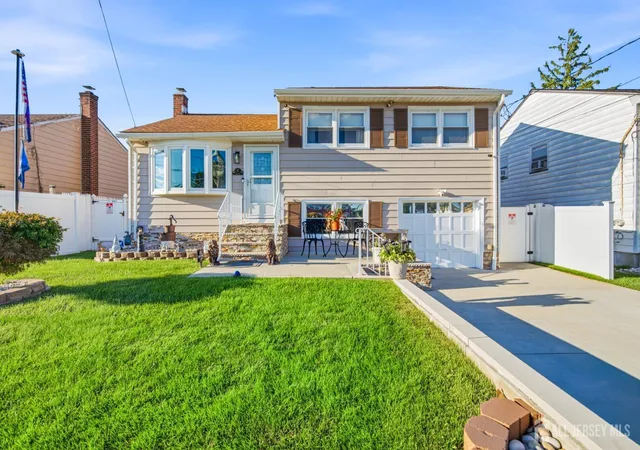 Photo 1 of Single family home for sale at 8 Oak St, Carteret, NJ 07008 | MLS# 2700526R | Listing updated on 2026-09-26