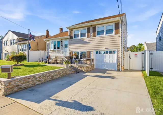 Photo 2 of Single family home for sale at 8 Oak St, Carteret, NJ 07008 | MLS# 2700526R | Listing updated on 2026-09-26