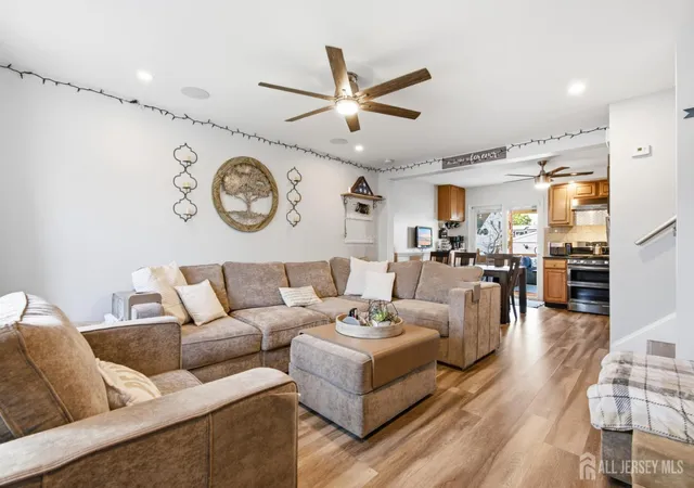 Photo 3 of Single family home for sale at 8 Oak St, Carteret, NJ 07008 | MLS# 2700526R | Listing updated on 2026-09-26