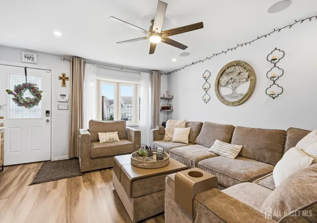 Photo 3 of Single family home for sale at 8 Oak St, Carteret, NJ 07008 | MLS# 2700526R | Listing updated on 2026-09-26