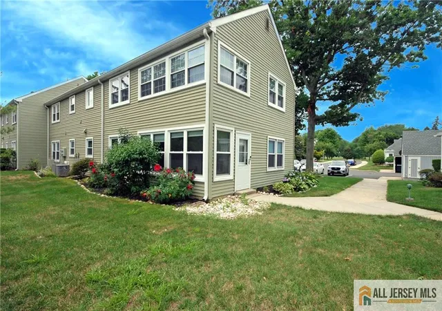 2nd image of 264 Middlebury Ln #A, Monroe Township, NJ 08831 | MLS# 2770106M