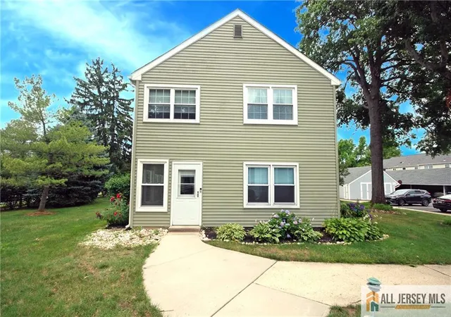 4th image of 264 Middlebury Ln, Monroe Township, NJ 08831