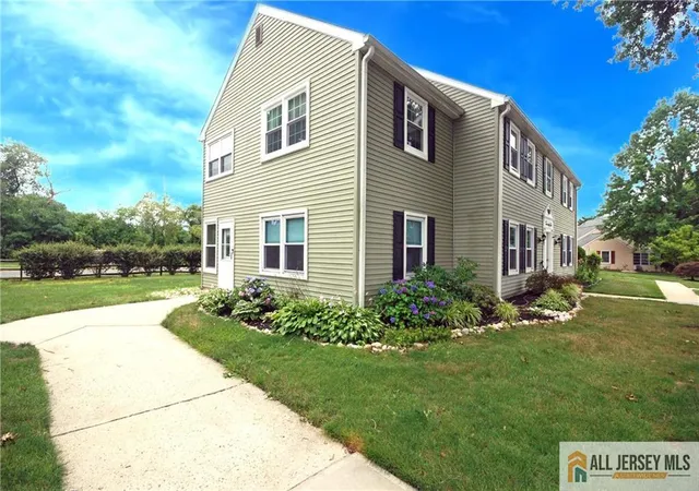 5th image of 264 Middlebury Ln, Monroe Township, NJ 08831