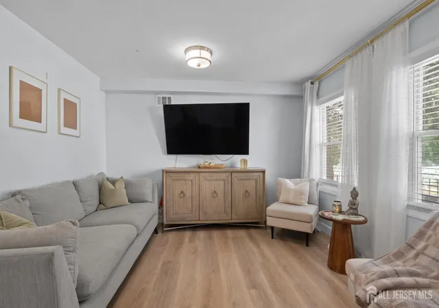 5th image of 10 Arcadia Pl, Vauxhall, NJ 07088 | MLS# 2701564R
