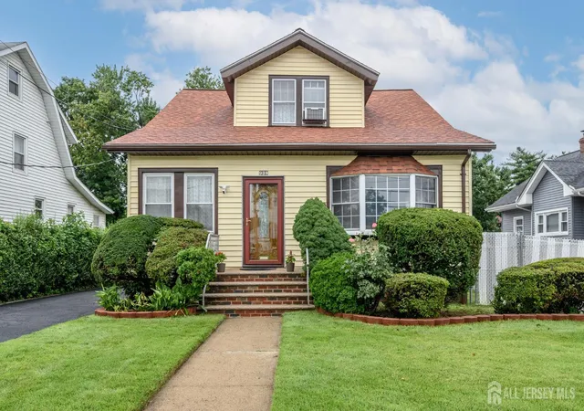 1st image of 938 Ray Ave, Union, NJ 07083 | MLS# 2702204R