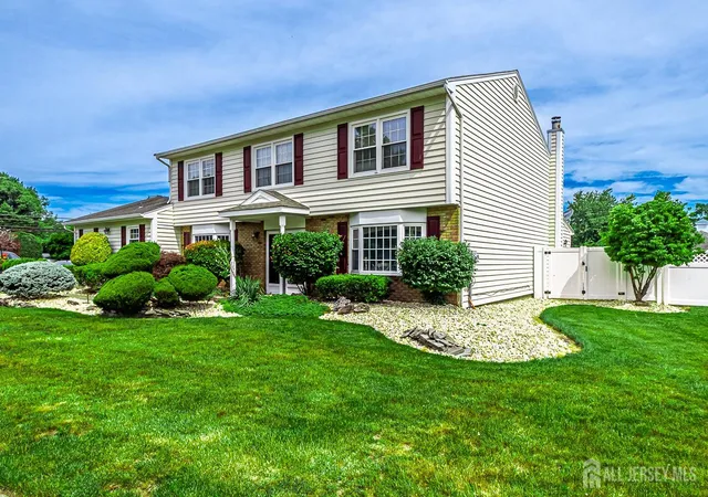 Photo 3 of Single family home for sale at 3 Romero Ct, Monroe Township, NJ 08831 | MLS# 2618127R | Listing updated on 2026-09-17