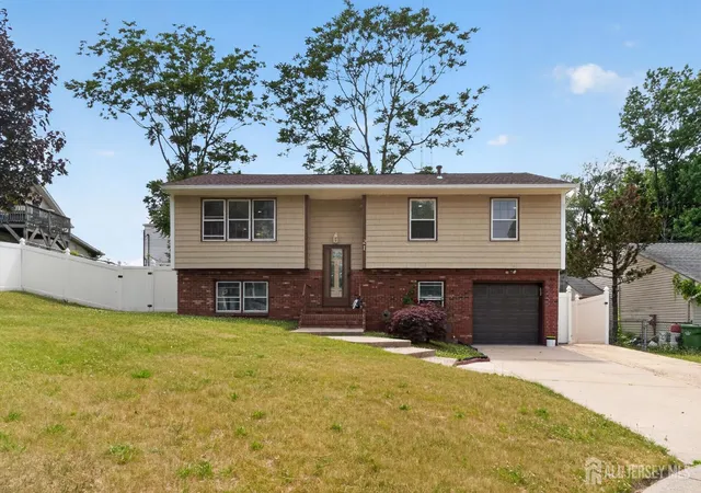 Photo 1 of Single family home for sale at 21 Ash Rd, Edison, NJ 08817 | MLS# 2617605R | Listing updated on 2026-08-19