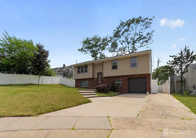 Photo 3 of Single family home for sale at 21 Ash Rd, Edison, NJ 08817 | MLS# 2617605R | Listing updated on 2026-08-19