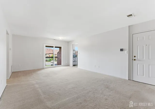 4th image of 114 Beverly Hl Ter, Woodbridge, NJ 07095