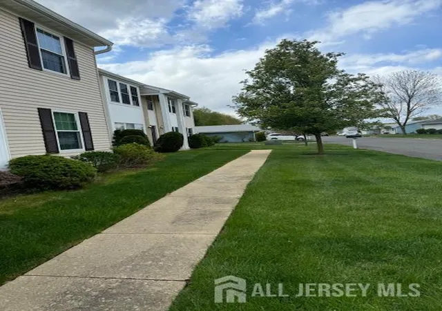 3rd image of 525 Belford Rd, Monroe Township, NJ 08831