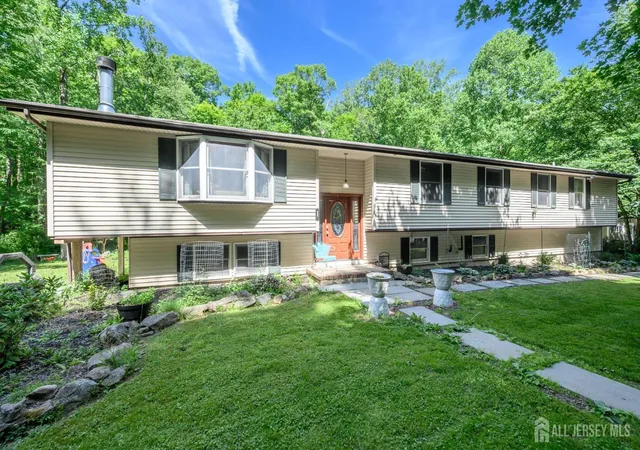 Homes for sale in Califon, NJ | 11 Pine Ridge Rd, Califon, NJ 07830 | MLS# 2617473R