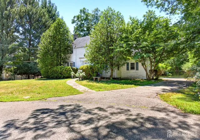 Homes for sale in Colonia, NJ | 31 Warwick Rd, Colonia, NJ 07067 | MLS# 2617995R