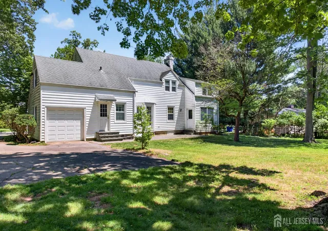 Homes for sale in Colonia, NJ | 31 Warwick Rd, Colonia, NJ 07067 | MLS# 2617995R