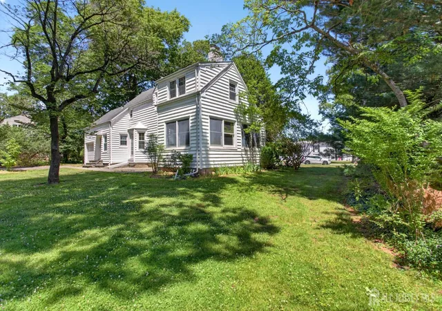 Homes for sale in Colonia, NJ | 31 Warwick Rd, Colonia, NJ 07067 | MLS# 2617995R