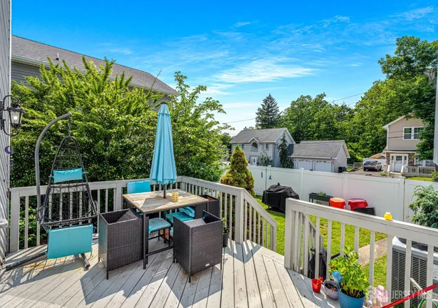 Homes for sale in Keyport, NJ | 76 Woodland Dr, Keyport, NJ 07735 | MLS# 2616779R
