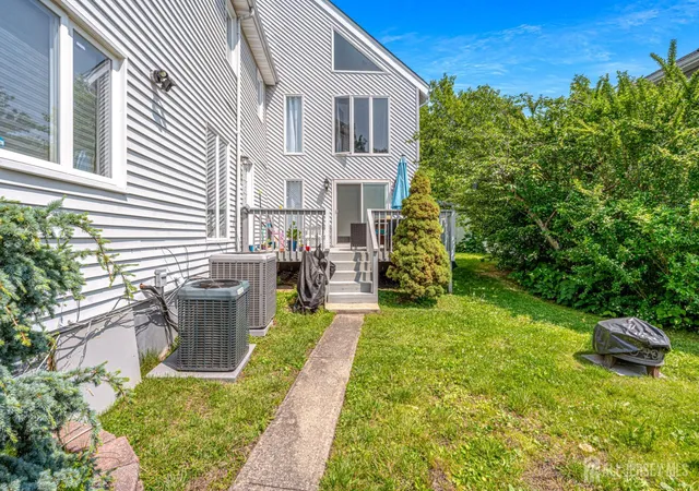 Homes for sale in Keyport, NJ | 76 Woodland Dr, Keyport, NJ 07735 | MLS# 2616779R