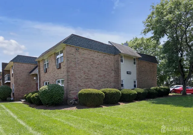 Listing Photo 4 - Condo for sale in building located at 808 Eves Dr, Hillsborough, NJ 08844 - Unit #1A