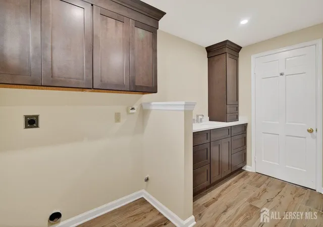2nd image of 8 Sussex Wy, Monroe Township, NJ 08831