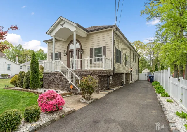 Homes for sale in North Brunswick, NJ | 695 Spruce Rd, North Brunswick, NJ 08902 | MLS# 2618186R