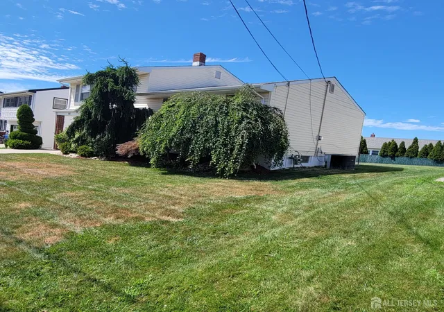 Photo 3 of Single family home for sale at 646 Franklin Dr, Perth Amboy, NJ 08861 | MLS# 2601060R | Listing updated on 2025-11-18