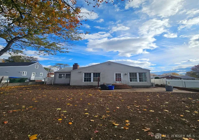 Photo 3 of Single family home for sale at 11 Dartmouth St, Edison, NJ 08837 | MLS# 2606820R | Listing updated on 2025-12-08